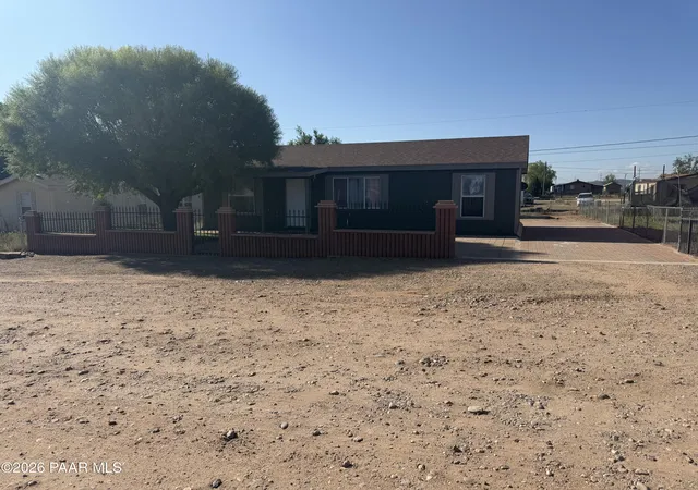 Photo 3 of Manufactured home for sale at 205 W Rio Trl, Paulden, AZ 86334 | MLS# 1084787 | Listing updated on 2026-09-16