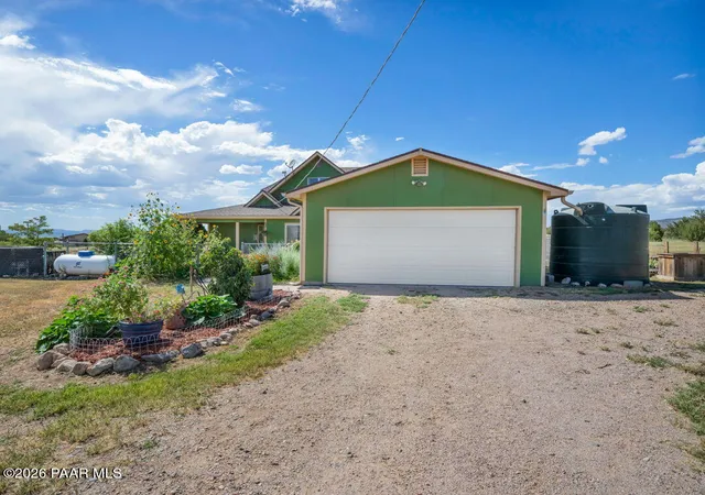 Photo 2 of Single family home for sale at 765 W Gina Marie Blvd, Paulden, AZ 86334 | MLS# 1085119 | Listing updated on 2026-09-17