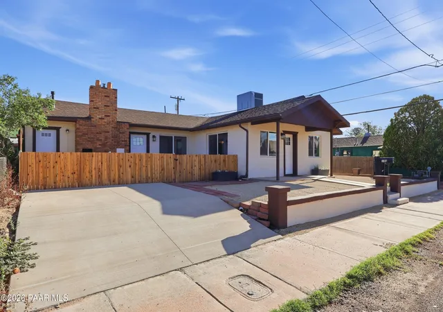 Photo 1 of Single family home for sale at 108 E Oak St, Winslow, AZ 86047 | MLS# 1084980 | Listing updated on 2026-09-11