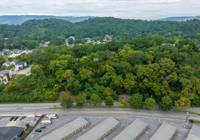 Photo 4 of Land for sale at 915 Dallas Road, Chattanooga, TN 37405 | MLS# 2434218 | Listing updated on 2026-09-11