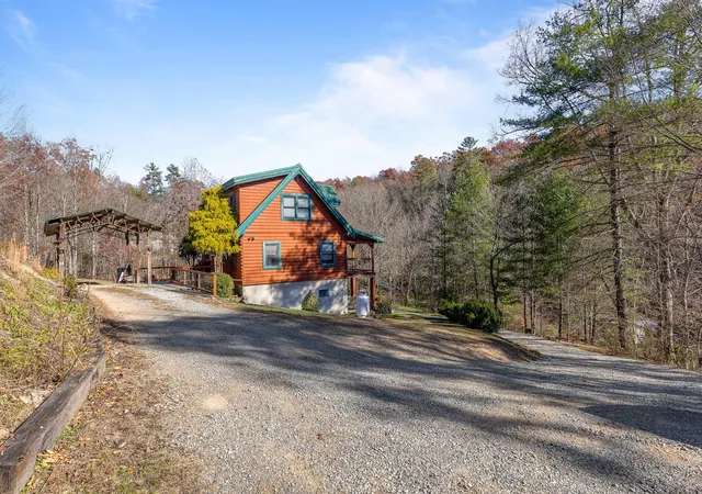 Photo 3 of Single family home for sale at 310 Rural Vale Rd, Tellico Plains, TN 37385 | MLS# 3261922 | Listing updated on 2026-10-01