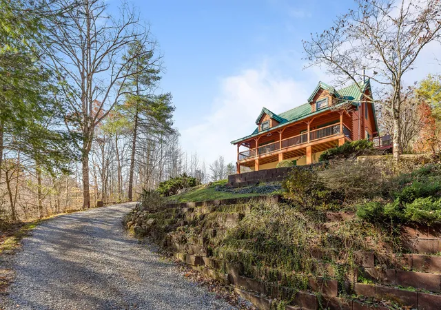 Photo 3 of Single family home for sale at 310 Rural Vale Rd, Tellico Plains, TN 37385 | MLS# 3261922 | Listing updated on 2026-10-01