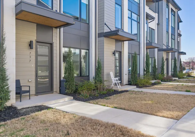 Photo 3 of Townhouse for sale at 737 Burnside Pl, Chattanooga, TN 37408 | MLS# 2800098 | Listing updated on 2026-09-11