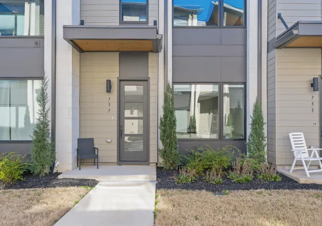Photo 4 of Townhouse for sale at 737 Burnside Pl, Chattanooga, TN 37408 | MLS# 2800098 | Listing updated on 2026-09-11