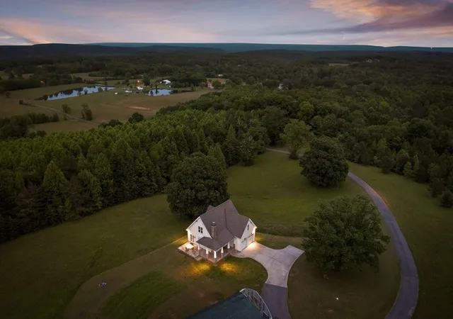 Photo 3 of Single family home for sale at 10600 Skyridge Trl, Soddy Daisy, TN 37379 | MLS# 2817828 | Listing updated on 2026-09-11