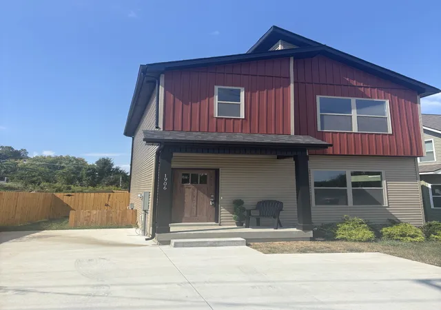 Photo 1 of Single family home for sale at 1906 Evans Rd, Clarksville, TN 37042 | MLS# 2920831 | Listing updated on 2026-09-10