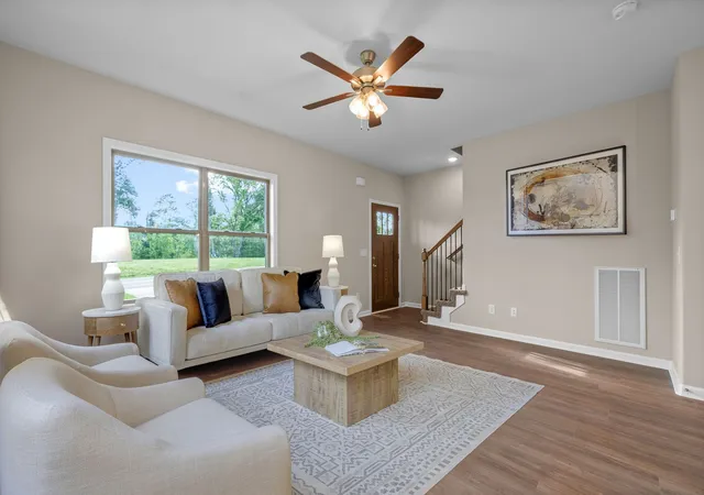 Photo 3 of Single family home for sale at 1906 Evans Rd, Clarksville, TN 37042 | MLS# 2920831 | Listing updated on 2026-09-10