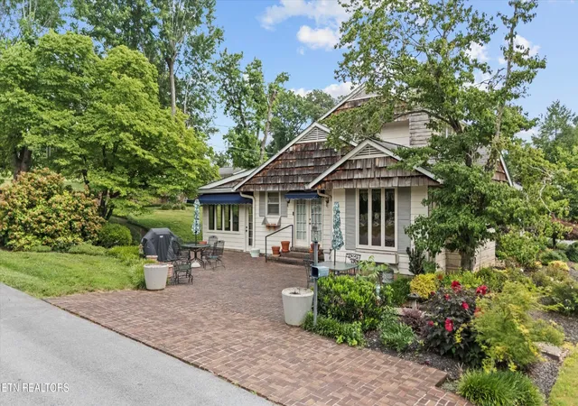 Photo 3 of Single family home for sale at 212 Old Athens Pike, Sweetwater, TN 37874 | MLS# 3531937 | Listing updated on 2026-10-08