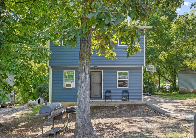Photo 2 of Single family home for sale at 810 Sylvan Dr, Chattanooga, TN 37411 | MLS# 2978830 | Listing updated on 2026-09-11