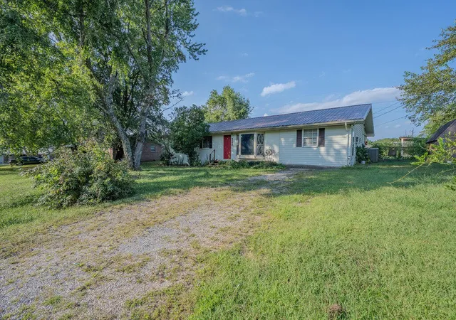 Photo 3 of Sale Pending at 333 Price Circle, Spring City, TN 37381 | MLS# 3000116 | Listing updated on 2026-09-11