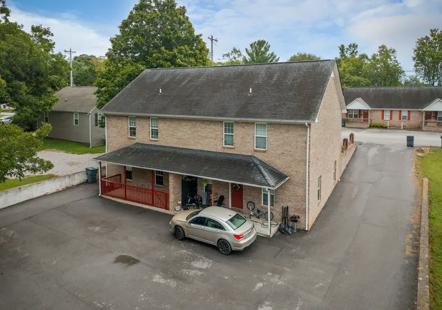 Listing Photo 4 - Condo for sale in building located at 314 Caldwell St, McMinnville, TN 37110