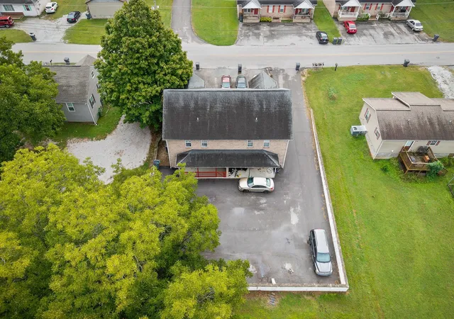 Listing Photo 5 - Condo for sale in building located at 314 Caldwell St, McMinnville, TN 37110