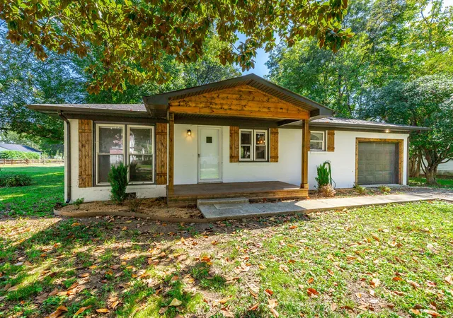 Photo 1 of Single family home for sale at 1807 Hamilton Ave, South Pittsburg, TN 37380 | MLS# 3038256 | Listing updated on 2026-09-11
