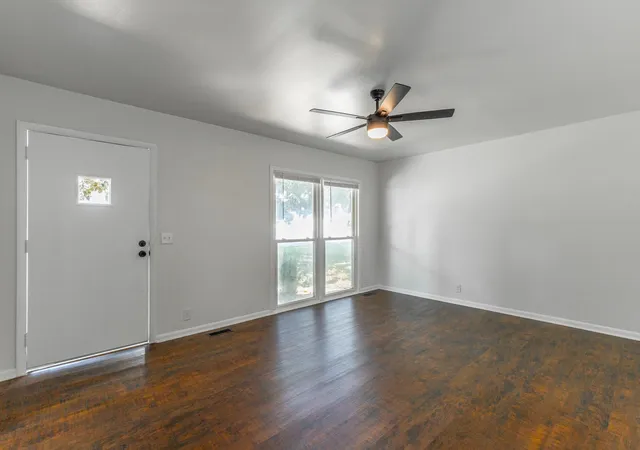 Photo 3 of Single family home for sale at 1807 Hamilton Ave, South Pittsburg, TN 37380 | MLS# 3038256 | Listing updated on 2026-09-11