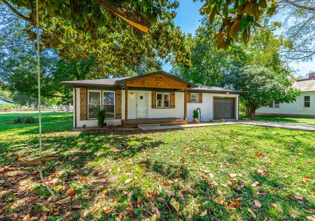 Photo 4 of Single family home for sale at 1807 Hamilton Ave, South Pittsburg, TN 37380 | MLS# 3038256 | Listing updated on 2026-09-11