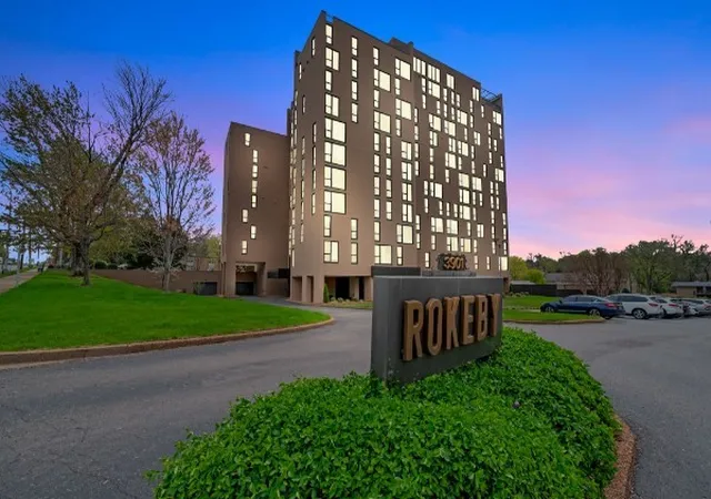 Listing Photo 2 - Condo for sale in building located at 3901 W End Ave, Nashville, TN 37205 - Unit #303