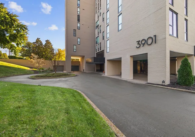 Listing Photo 4 - Condo for sale in building located at 3901 W End Ave, Nashville, TN 37205 - Unit #303