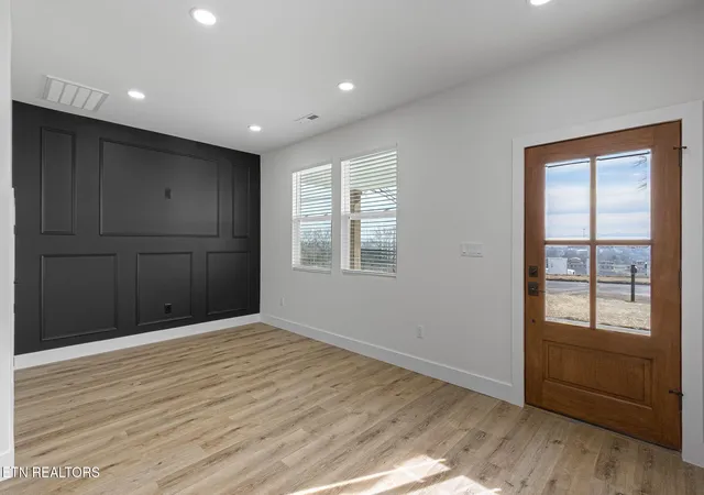 Photo 4 of Sale Pending at 1111 Virginia Ave, Knoxville, TN 37921 | MLS# 3521087 | Listing updated on 2026-09-11