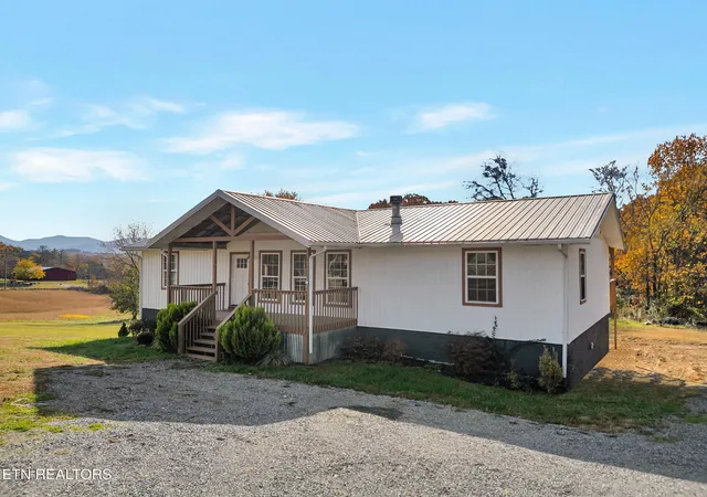 Photo 2 of Single family home for sale at 2781 Windfall Ests Dr, Sevierville, TN 37876 | MLS# 3319089 | Listing updated on 2026-09-22