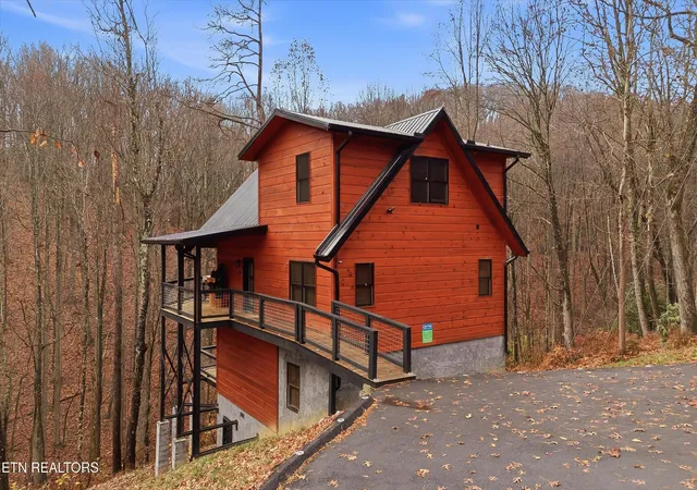 Photo 2 of Single family home for sale at 1104 Laddie Buck Ln, Gatlinburg, TN 37738 | MLS# 3050108 | Listing updated on 2026-09-11
