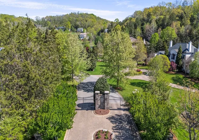 Photo 2 of Mansion for sale at 340 White Swans Xing, Brentwood, TN 37027 | MLS# 3056551 | Listing updated on 2026-09-14