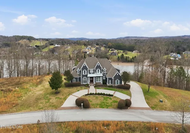 Photo 3 of Mansion for sale at 910 Eagle Nest Dr, Loudon, TN 37774 | MLS# 3544530 | Listing updated on 2026-10-01