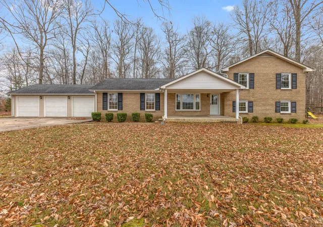 Photo 1 of Single family home for sale at 698 Houston Fielder Rd, Clarksville, TN 37043 | MLS# 3058853 | Listing updated on 2026-09-21