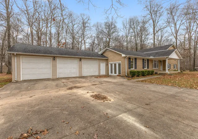 Photo 2 of Single family home for sale at 698 Houston Fielder Rd, Clarksville, TN 37043 | MLS# 3058853 | Listing updated on 2026-09-21