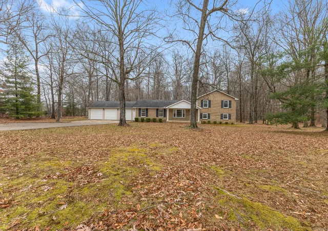 Photo 3 of Single family home for sale at 698 Houston Fielder Rd, Clarksville, TN 37043 | MLS# 3058853 | Listing updated on 2026-09-21