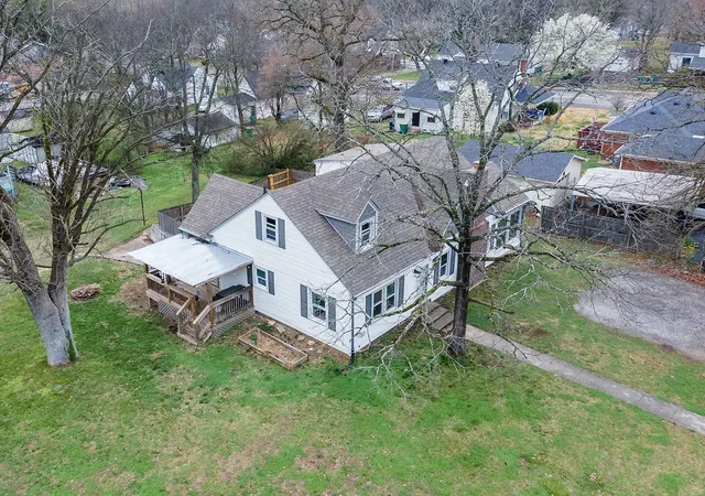 Photo 3 of Single family home for sale at 118 Boyette Ave, Lewisburg, TN 37091 | MLS# 3072248 | Listing updated on 2026-10-06
