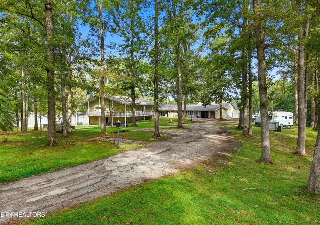 Photo 1 of Multi family home for sale at 605 S Lake Dr, Oneida, TN 37841 | MLS# 3058601 | Listing updated on 2026-09-11