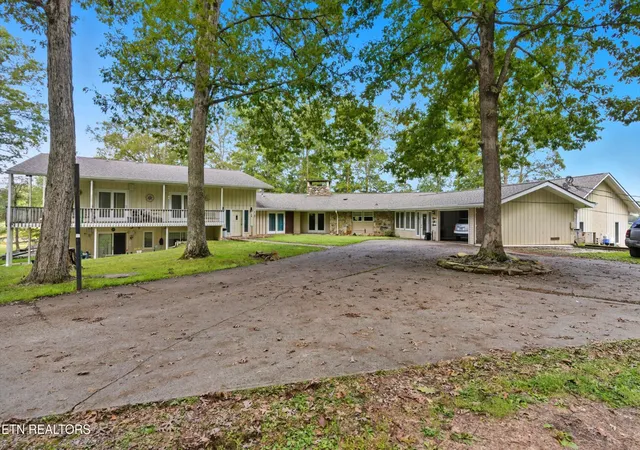 Photo 2 of Multi family home for sale at 605 S Lake Dr, Oneida, TN 37841 | MLS# 3058601 | Listing updated on 2026-09-11