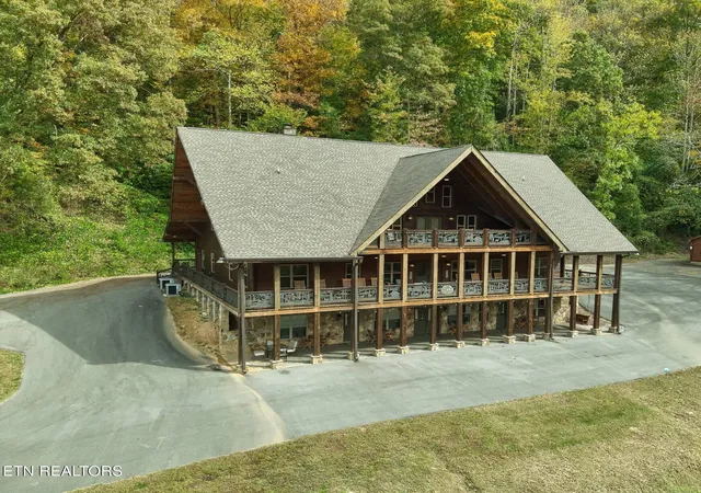 Photo 2 of Mansion for sale at 173 Rafter Rd, Tellico Plains, TN 37385 | MLS# 3061477 | Listing updated on 2026-09-21