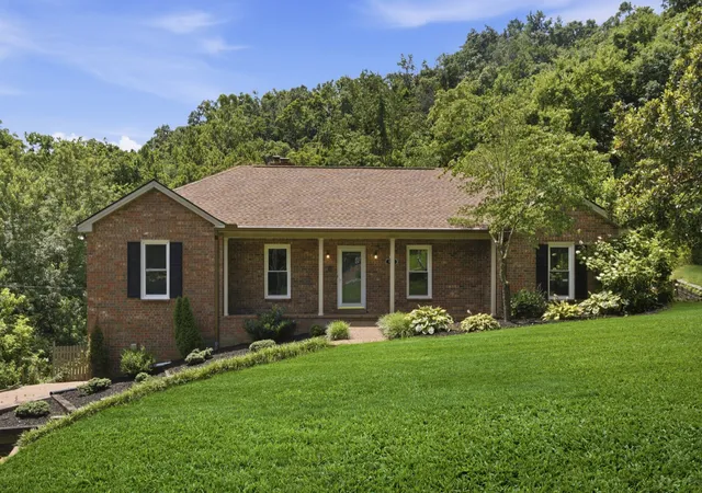 Photo 1 of Single family home for sale at 111 Dogwood Ln, Franklin, TN 37064 | MLS# 3246221 | Listing updated on 2026-09-25