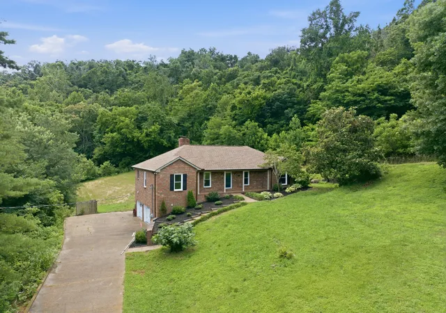 Photo 2 of Single family home for sale at 111 Dogwood Ln, Franklin, TN 37064 | MLS# 3246221 | Listing updated on 2026-09-25