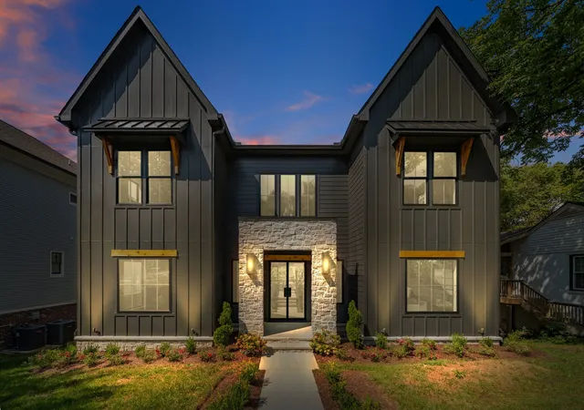 Photo 1 of Mansion for sale at 3204 Overlook Dr, Nashville, TN 37212 | MLS# 3098448 | Listing updated on 2026-09-13