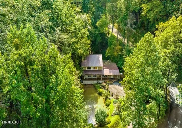Photo 3 of Single family home for sale at 3127 Emerald Springs Loop, Sevierville, TN 37862 | MLS# 3069613 | Listing updated on 2026-10-11