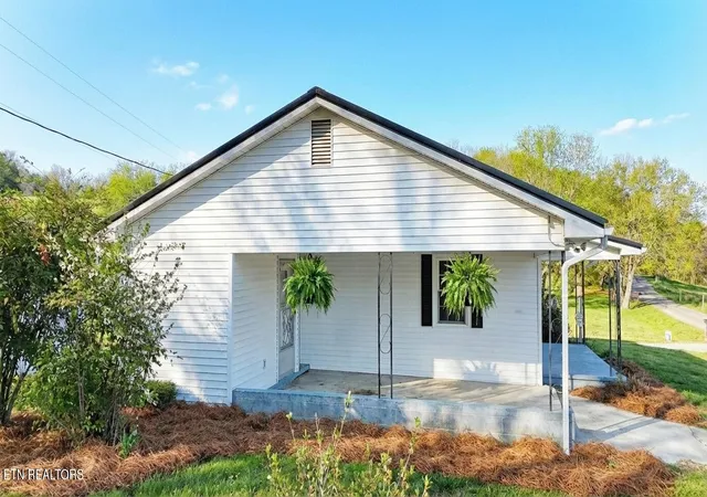 Photo 3 of Single family home for sale at 1585 Hill Rd, Newport, TN 37821 | MLS# 3544507 | Listing updated on 2026-09-10