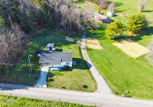 Photo 4 of Single family home for sale at 1585 Hill Rd, Newport, TN 37821 | MLS# 3544507 | Listing updated on 2026-09-10