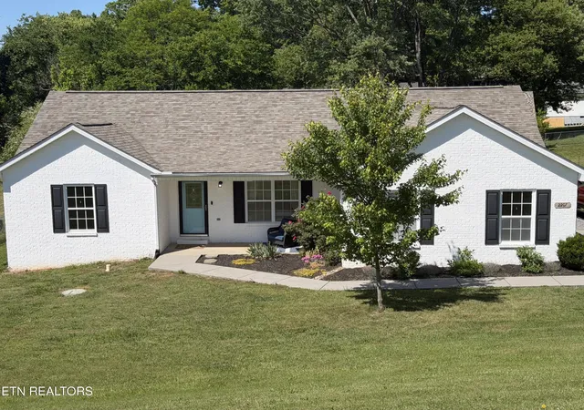 Photo 2 of Sale Pending at 2207 Tuckaleechee Pike, Maryville, TN 37803 | MLS# 3073108 | Listing updated on 2026-09-11