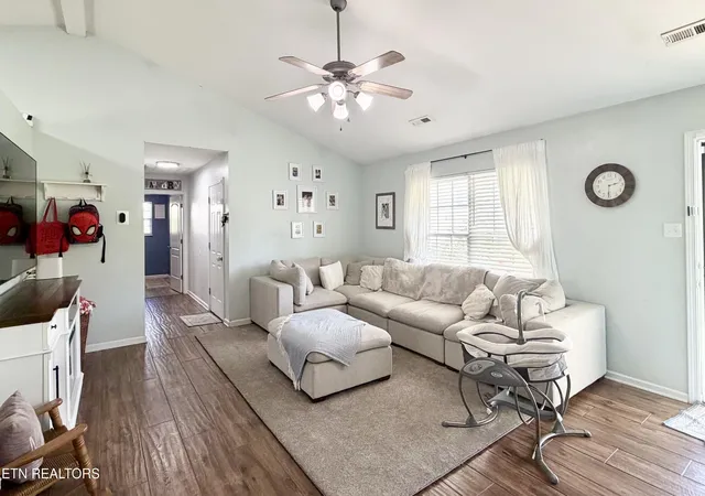 Photo 3 of Sale Pending at 2207 Tuckaleechee Pike, Maryville, TN 37803 | MLS# 3073108 | Listing updated on 2026-09-11
