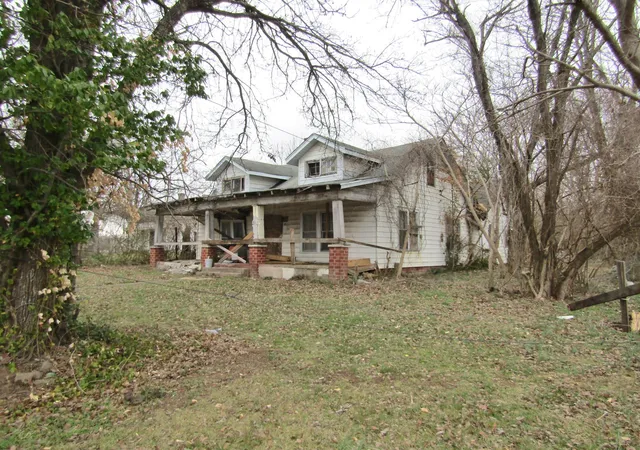 Photo 2 of Single family home for sale at 826 W Church St, Lewisburg, TN 37091 | MLS# 3111850 | Listing updated on 2026-09-11