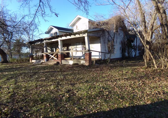 Photo 3 of Single family home for sale at 826 W Church St, Lewisburg, TN 37091 | MLS# 3111850 | Listing updated on 2026-09-11