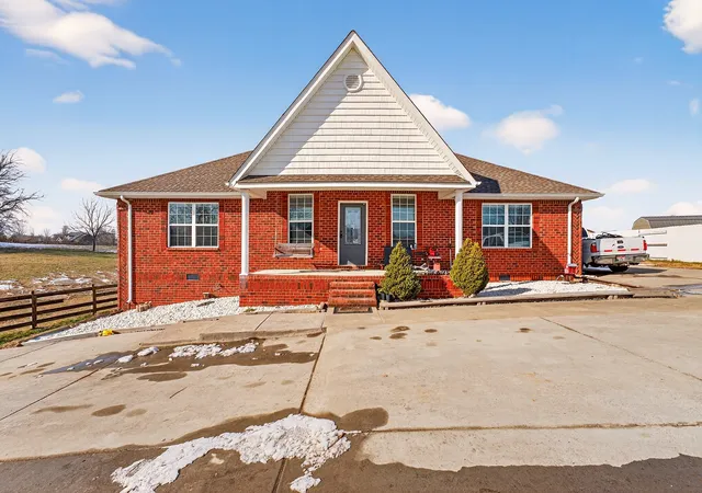 Photo 2 of Single family home for sale at 1031 Meridian Dr, Castalian Springs, TN 37031 | MLS# 3121822 | Listing updated on 2026-09-12