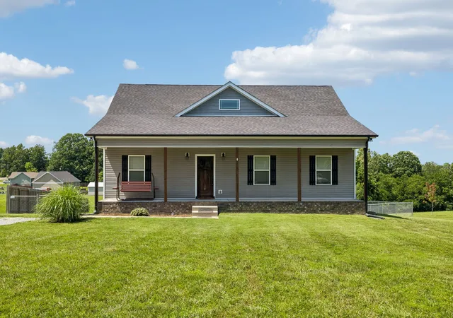 Photo 1 of Single family home for sale at 809 Hooper Rd, Charlotte, TN 37036 | MLS# 3123206 | Listing updated on 2026-09-09