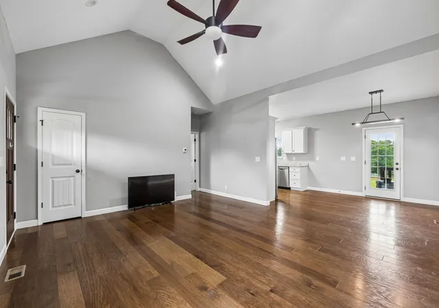 Photo 2 of Single family home for sale at 809 Hooper Rd, Charlotte, TN 37036 | MLS# 3123206 | Listing updated on 2026-09-09