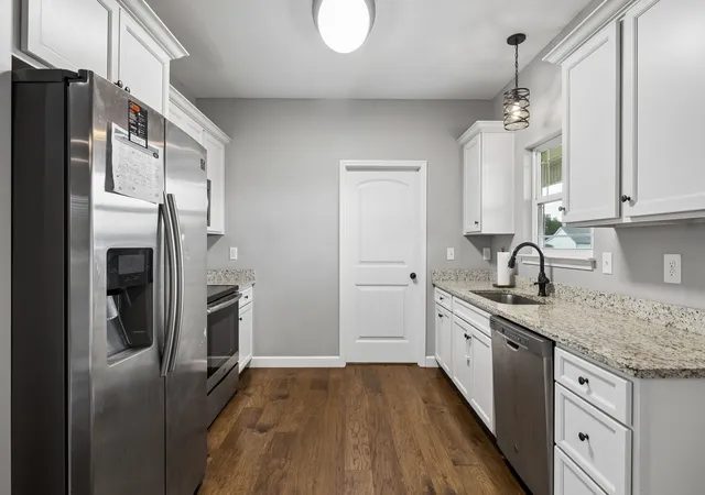 Photo 4 of Single family home for sale at 809 Hooper Rd, Charlotte, TN 37036 | MLS# 3123206 | Listing updated on 2026-09-09