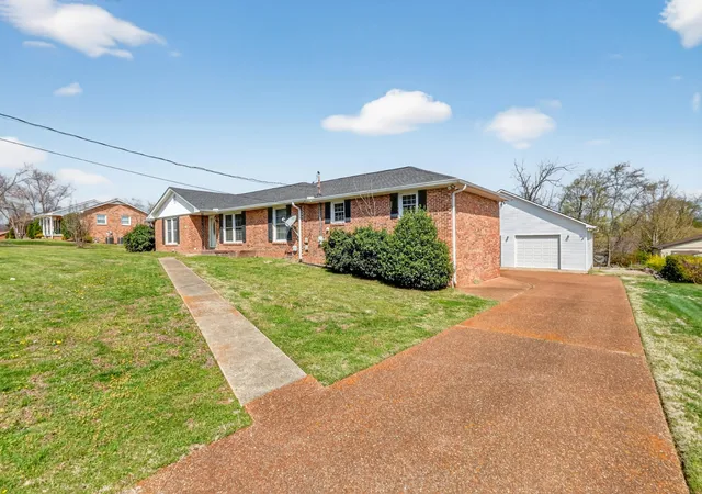 Photo 2 of Single family home for sale at 1305 Clearview Dr, Mount Juliet, TN 37122 | MLS# 3159606 | Listing updated on 2026-09-08