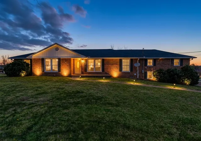 Photo 3 of Single family home for sale at 1305 Clearview Dr, Mount Juliet, TN 37122 | MLS# 3159606 | Listing updated on 2026-09-08