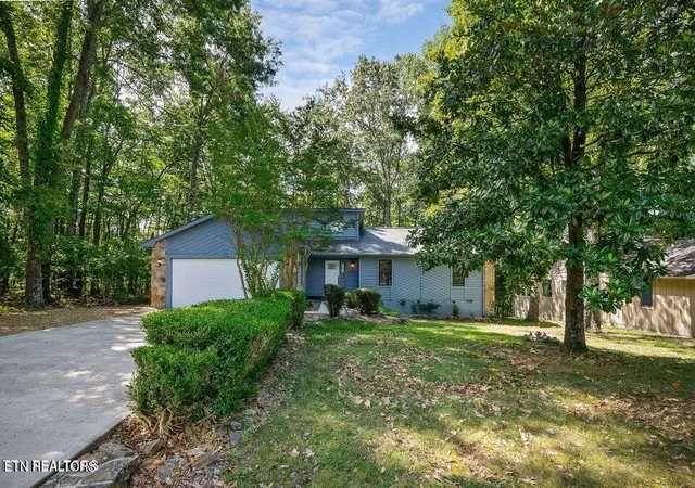 Photo 3 of Single family home for sale at 334 Lakeview Dr, Crossville, TN 38558 | MLS# 3148138 | Listing updated on 2026-09-10